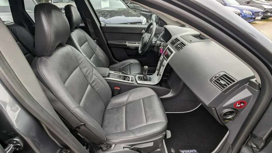 VOLVO V50 -