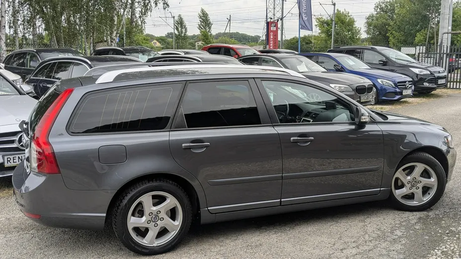 VOLVO V50 -