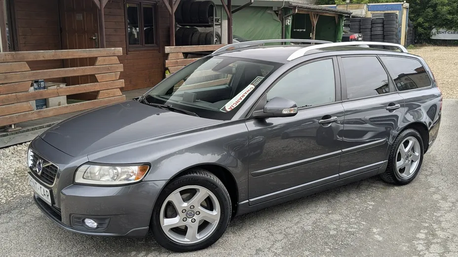 VOLVO V50 -