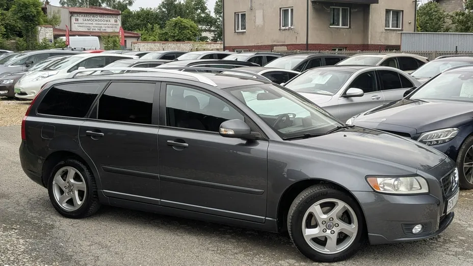 VOLVO V50 -