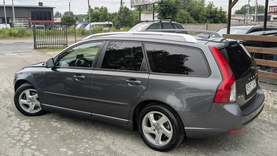 VOLVO V50 -