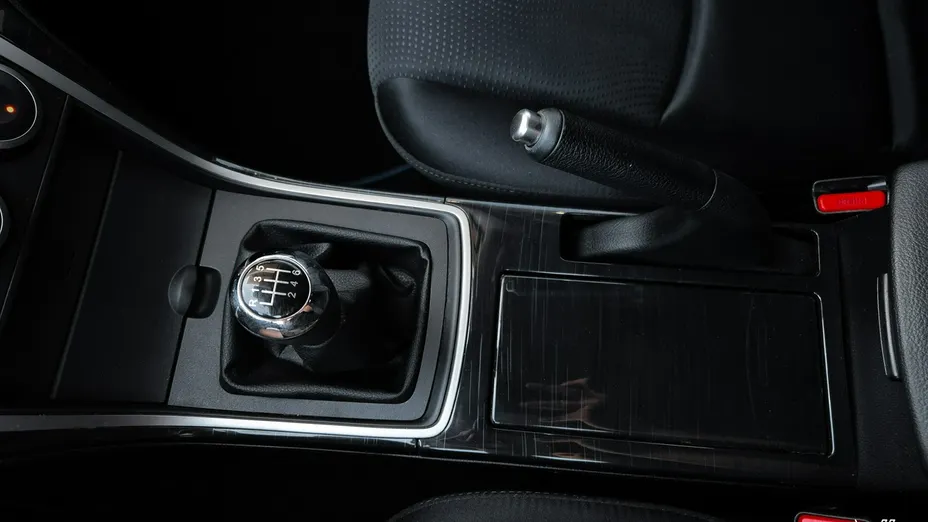 MAZDA 6 -