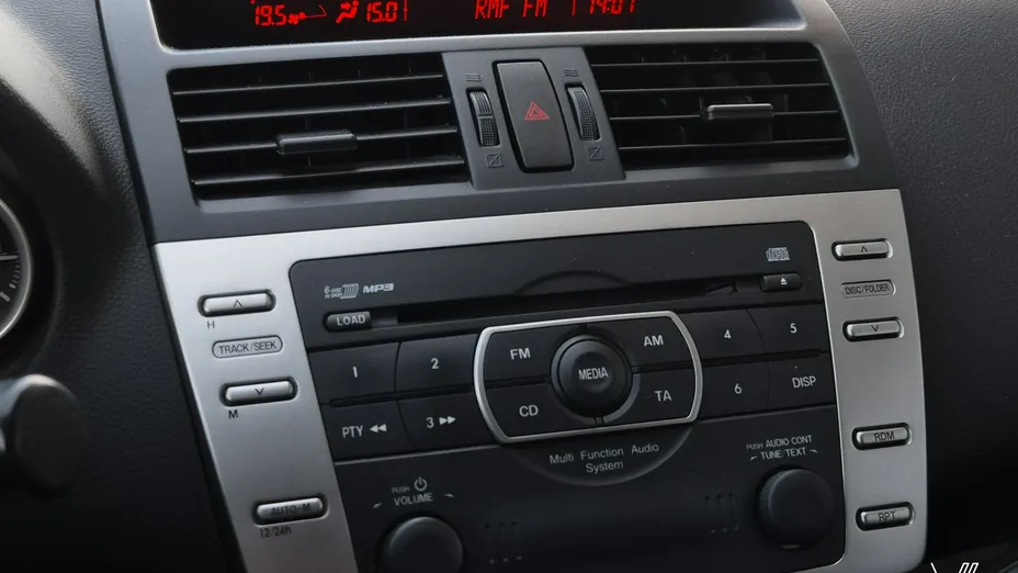 MAZDA 6 -