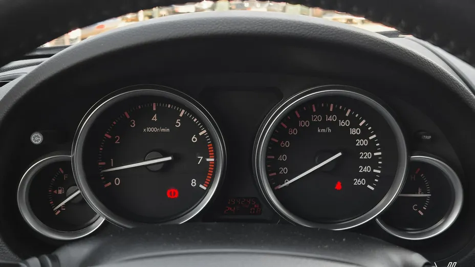 MAZDA 6 -