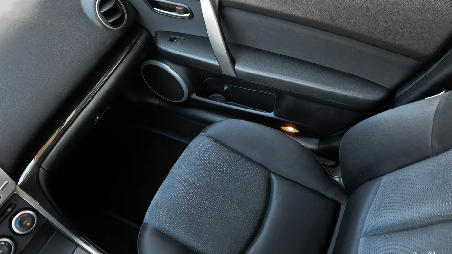 MAZDA 6 -