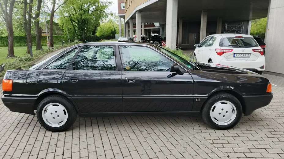 AUDI 80 -