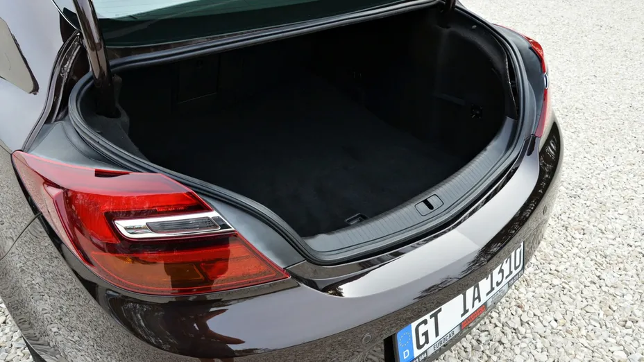 OPEL Insignia -