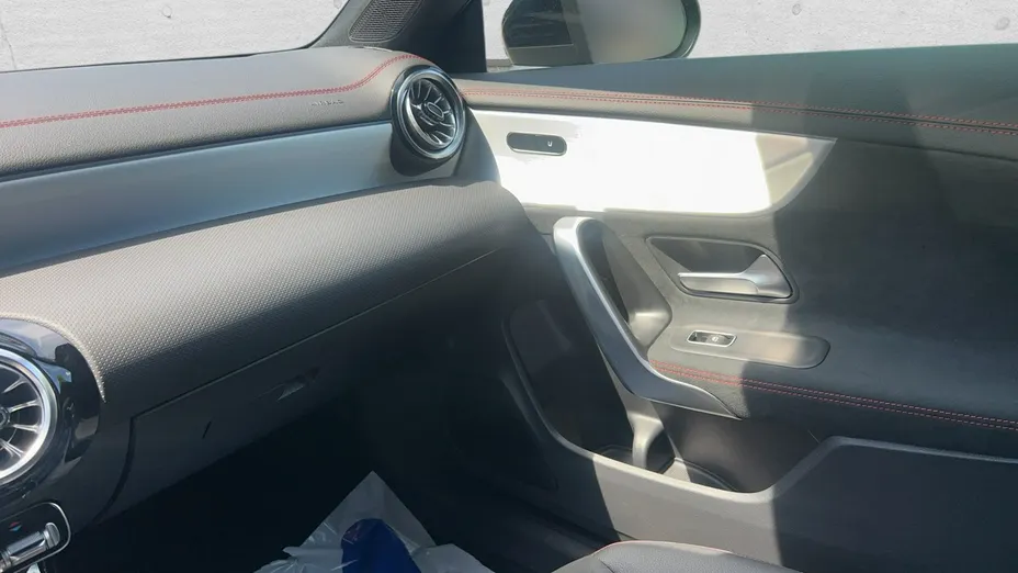 MERCEDES-BENZ CLA -