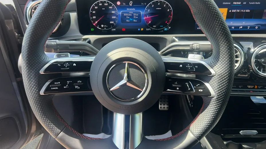 MERCEDES-BENZ CLA -