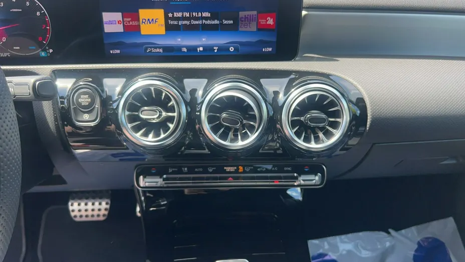 MERCEDES-BENZ CLA -