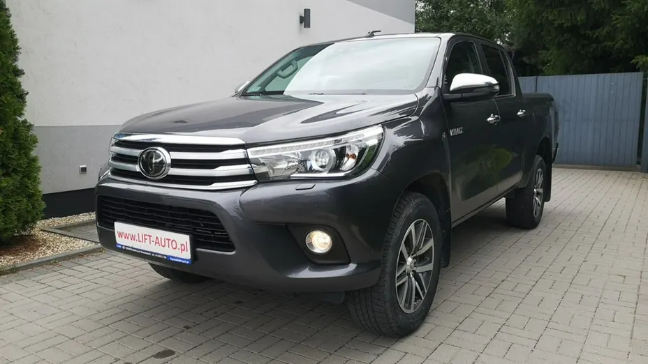 TOYOTA HiLux -