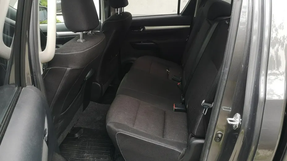 TOYOTA HiLux -