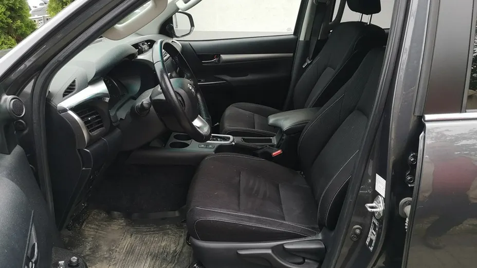TOYOTA HiLux -