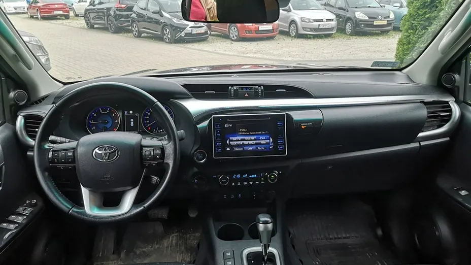 TOYOTA HiLux -