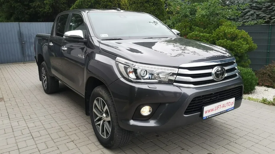 TOYOTA HiLux -