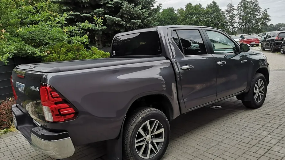 TOYOTA HiLux -