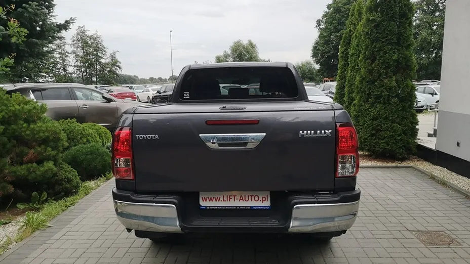 TOYOTA HiLux -