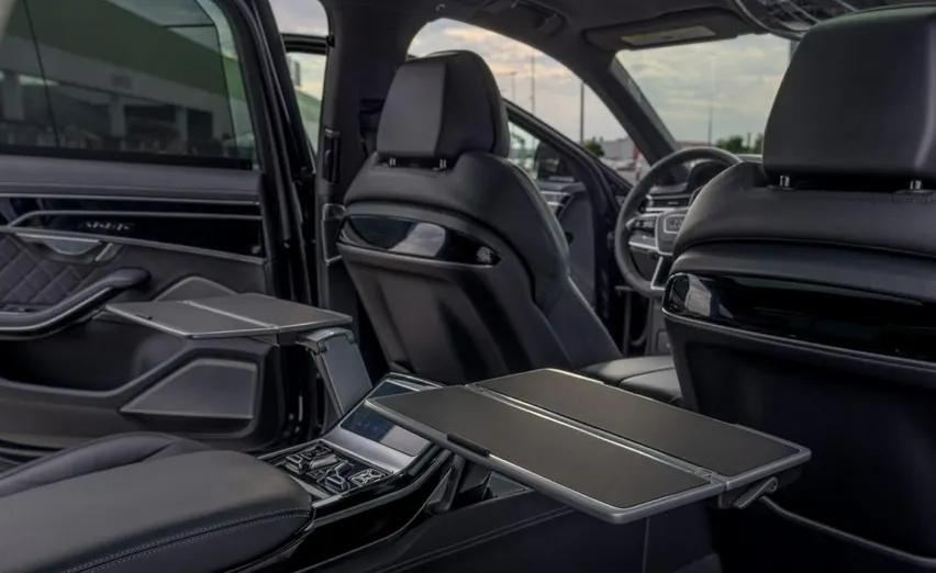 AUDI S8 -