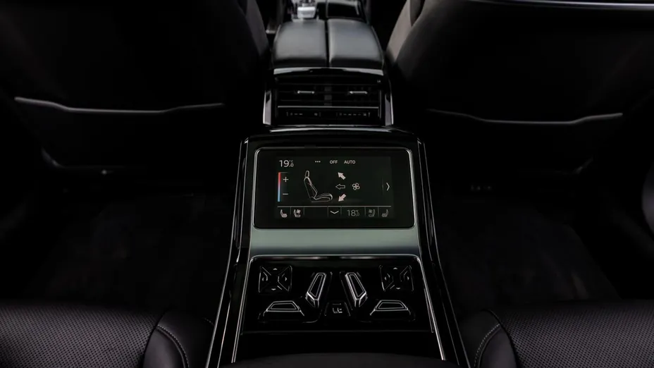 AUDI S8 -