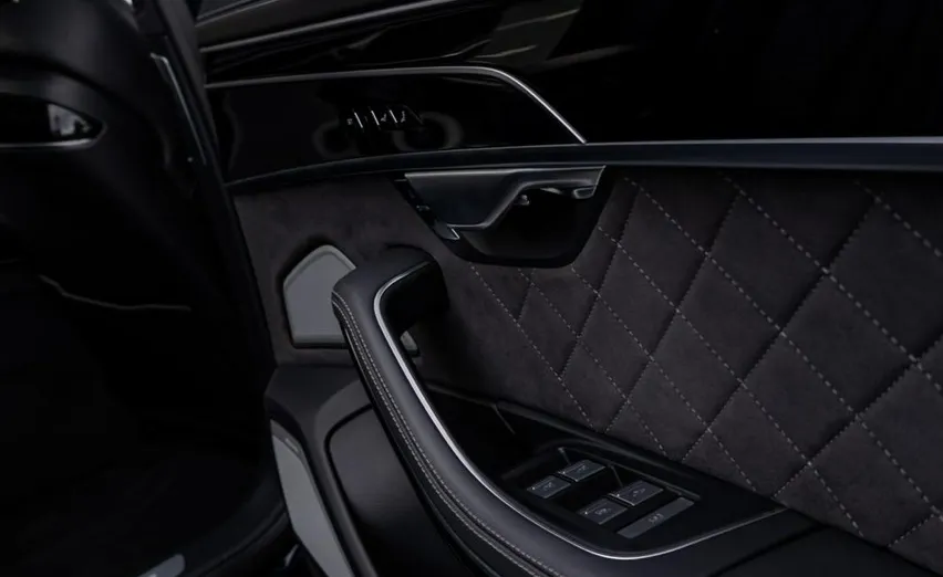 AUDI S8 -
