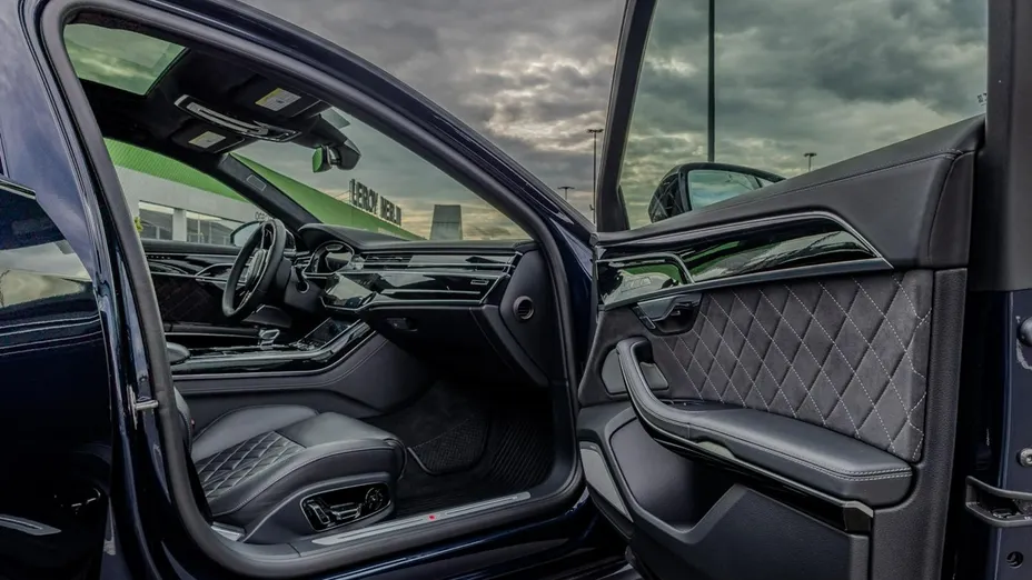 AUDI S8 -