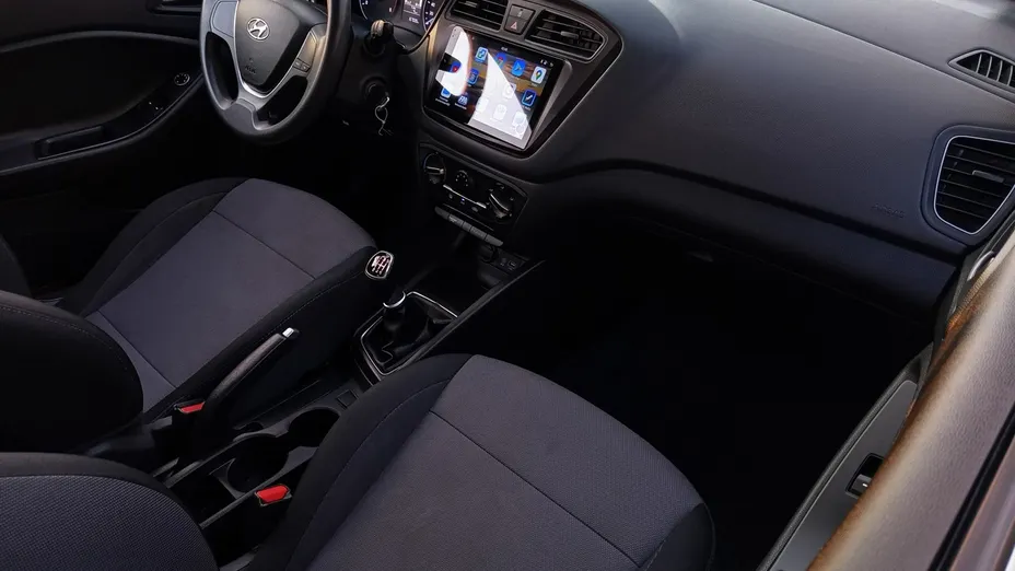 HYUNDAI i20 -