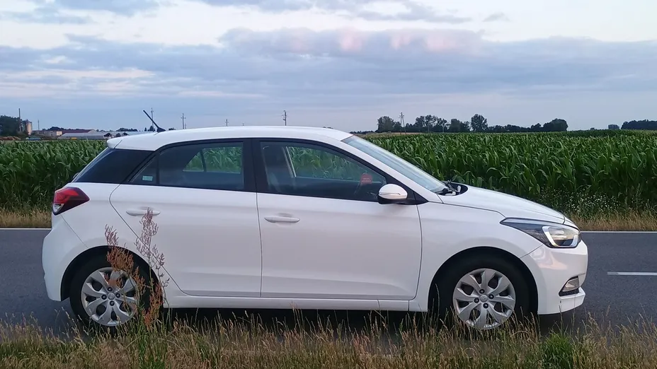 HYUNDAI i20 -