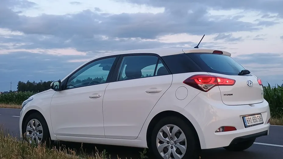 HYUNDAI i20 -