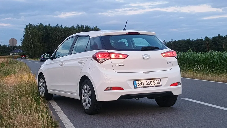 HYUNDAI i20 -