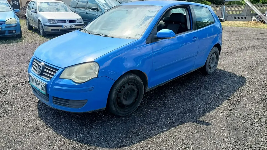 VOLKSWAGEN Polo -