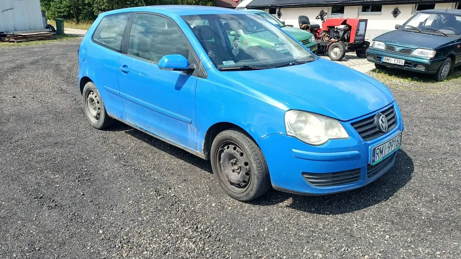VOLKSWAGEN Polo -