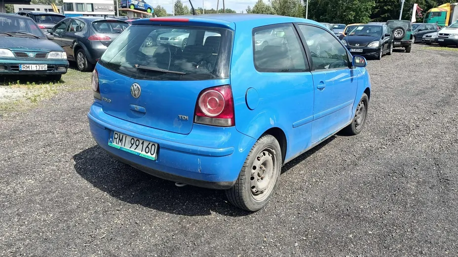 VOLKSWAGEN Polo -