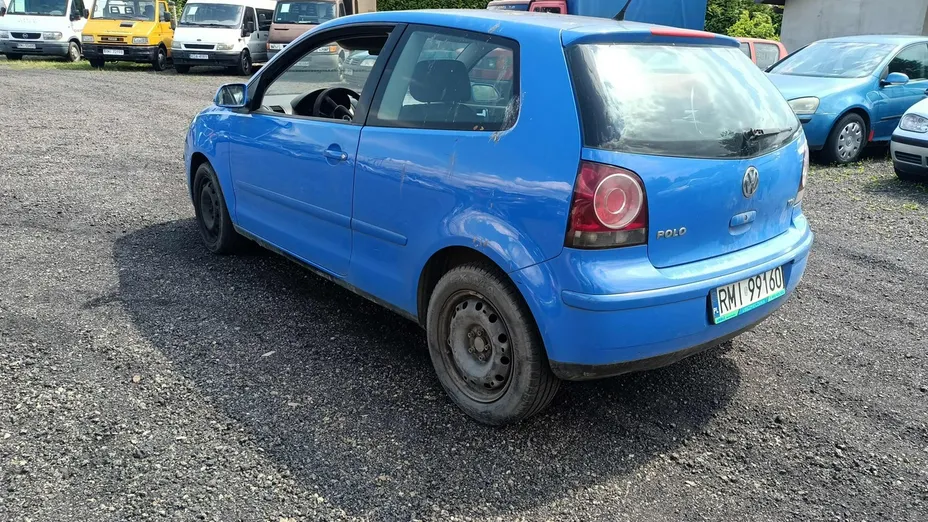 VOLKSWAGEN Polo -