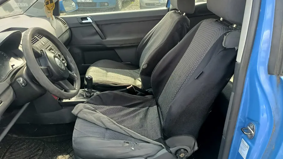 VOLKSWAGEN Polo -