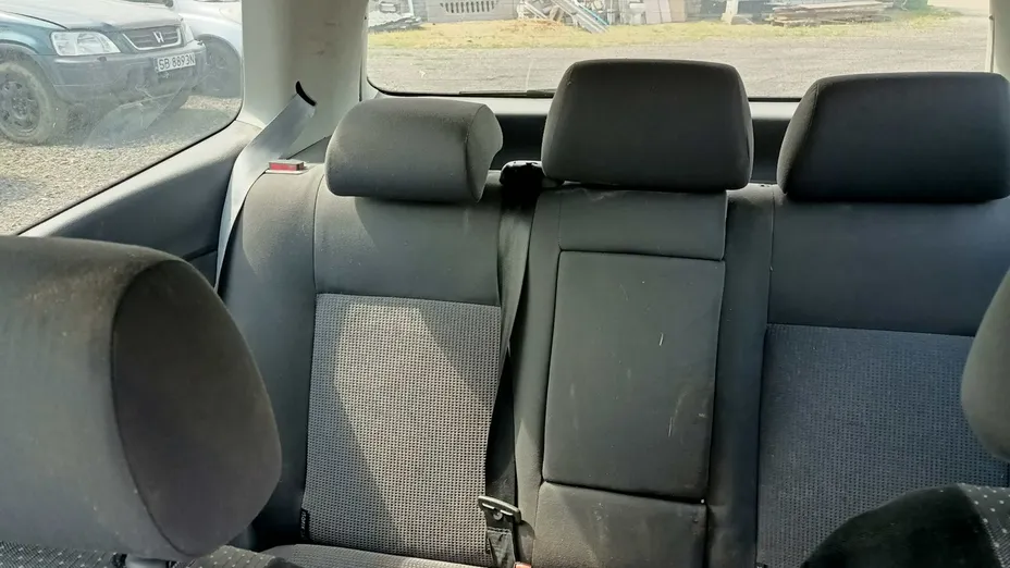 VOLKSWAGEN Polo -