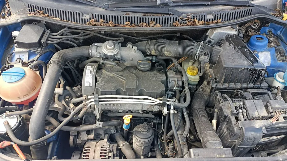 VOLKSWAGEN Polo -