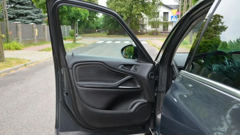 OPEL Zafira -