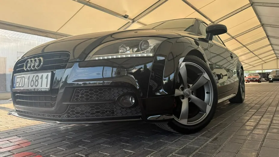 AUDI TT -