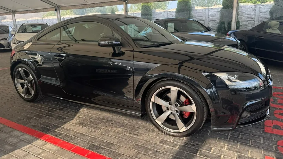 AUDI TT -