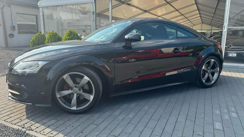 AUDI TT -