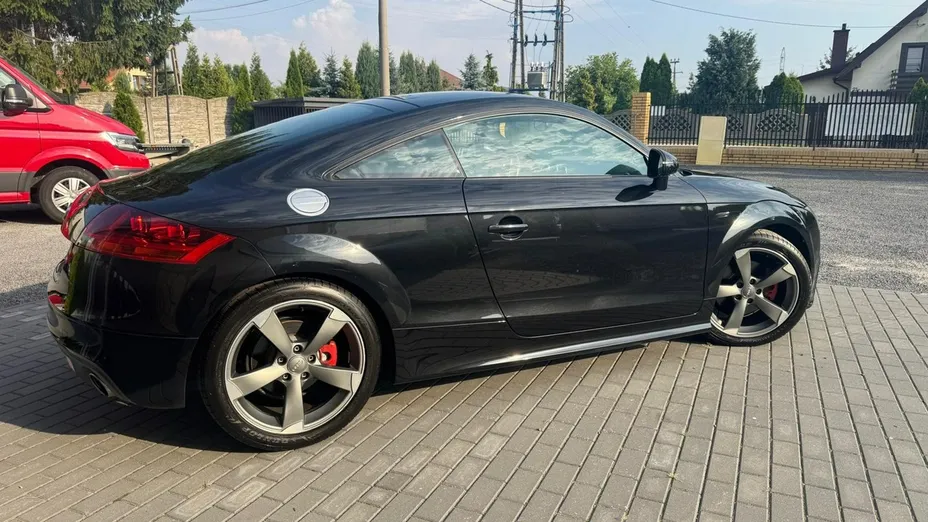 AUDI TT -