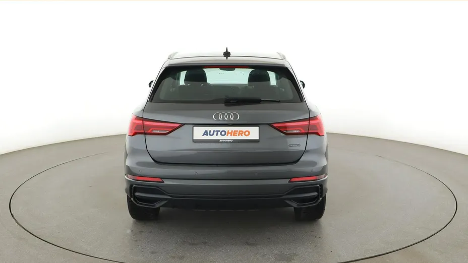 AUDI Q3 -