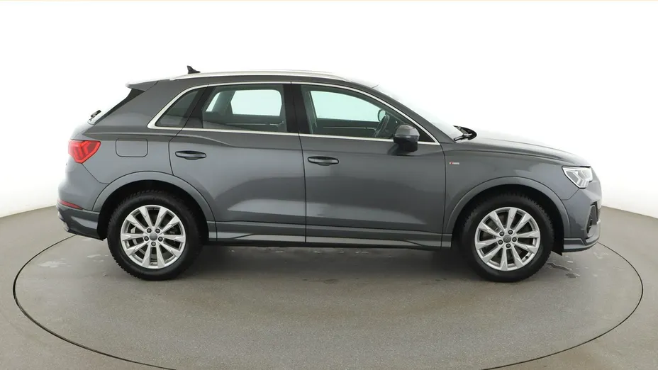 AUDI Q3 -