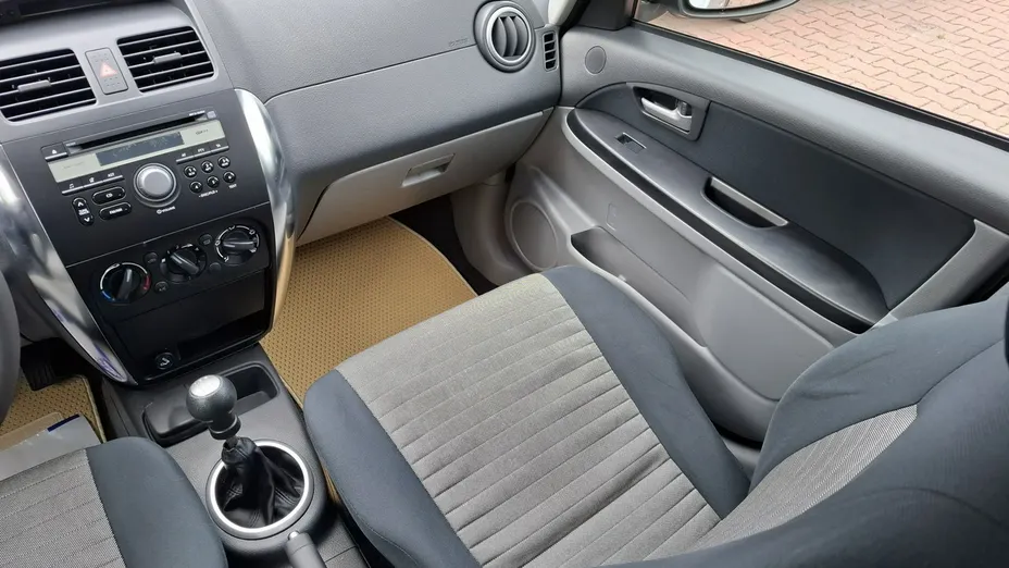 SUZUKI SX4 -