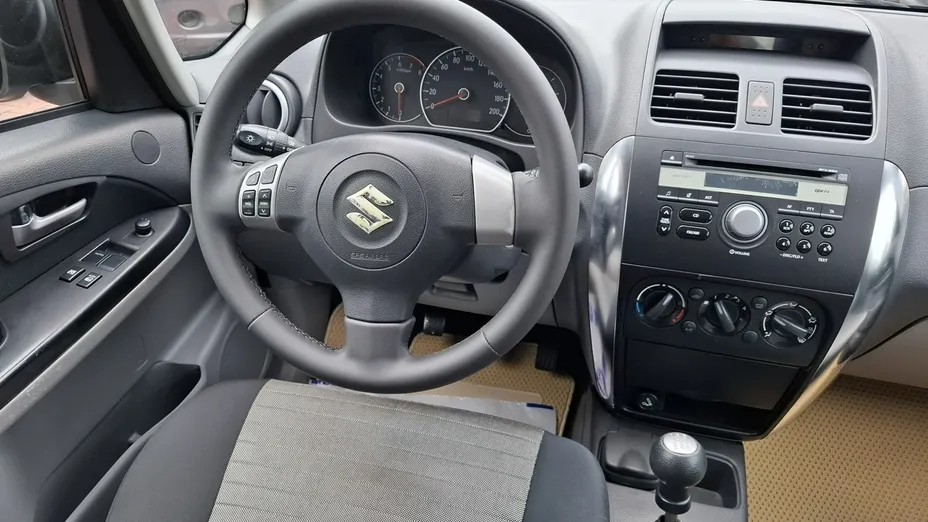 SUZUKI SX4 -