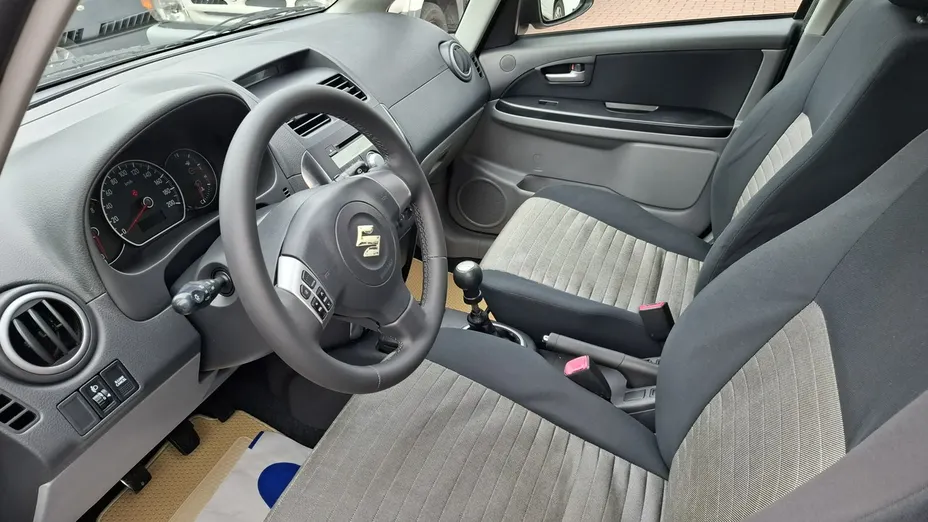 SUZUKI SX4 -