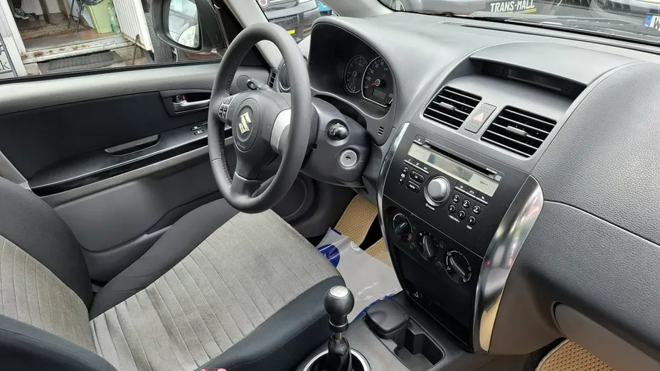 SUZUKI SX4 -