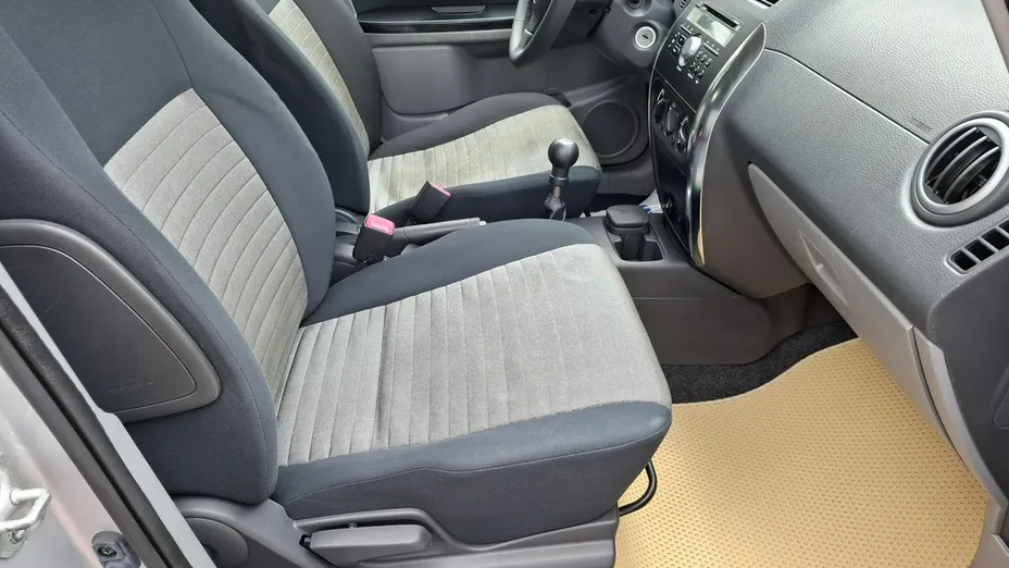 SUZUKI SX4 -