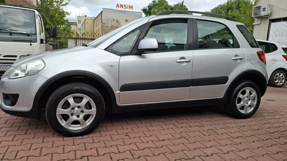SUZUKI SX4 -