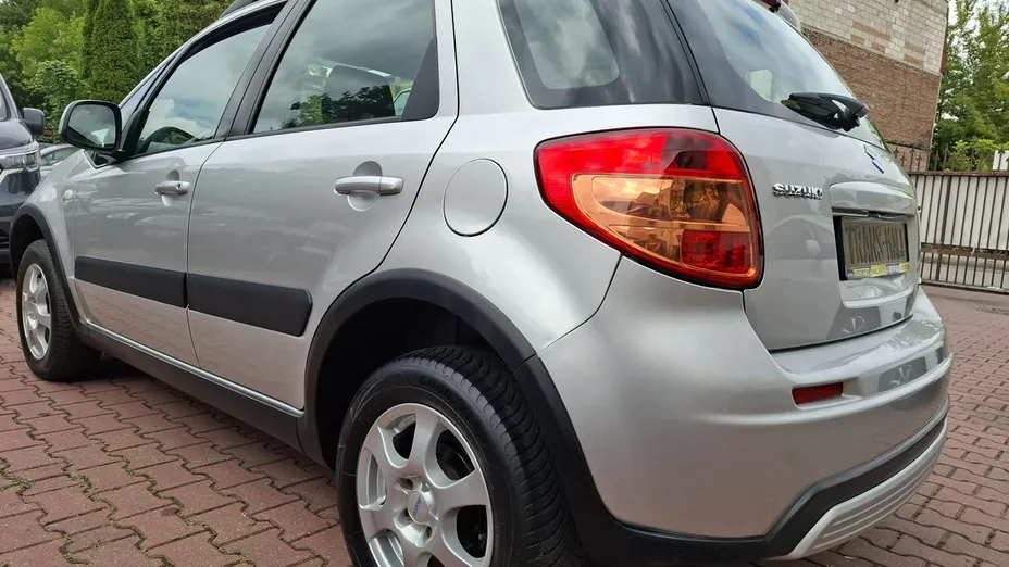 SUZUKI SX4 -